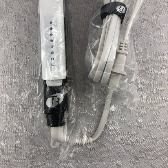 T3 SinglePass White & Black Flat Iron for World-Class Hair New in Box Never Used - Picture 4 of 12